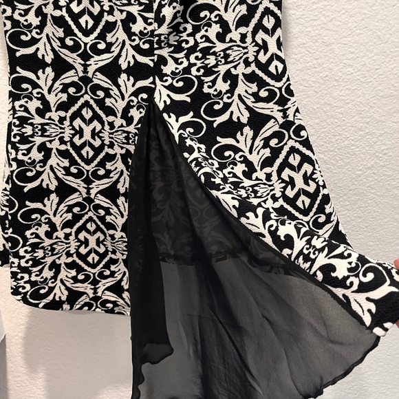 Strapless black and white scroll print top - Picture 6 of 7